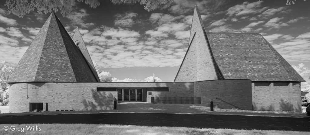 Entry between the sanctuary (L) and the narthex and chapel (R), First Baptist Church, Columbus IN
