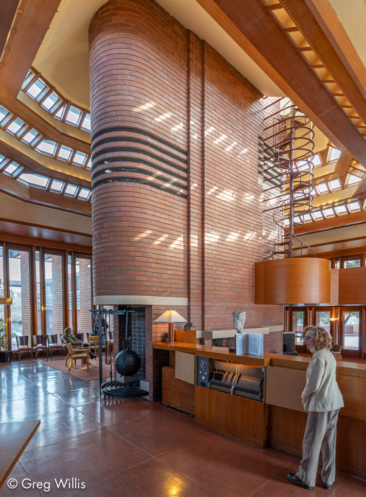 Central column for fireplaces