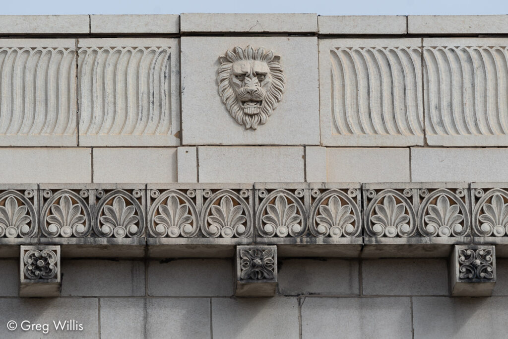 Lion, 3258 W Lawrence Ave, Chicago, IL