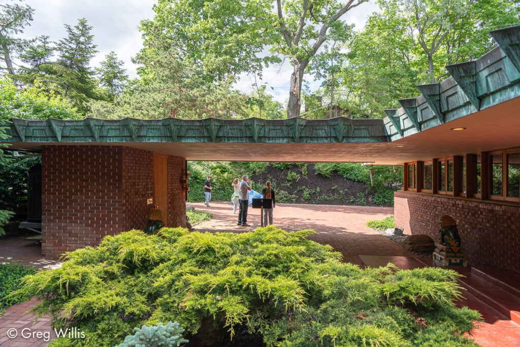 Main House and Toolshed, Samara House